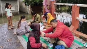 Puskesmas-Keliling-Muaragembong-Jangkau-Warga-Terdampak-Banjir-di-Pesisir-Utara-Bekasi-2081106086